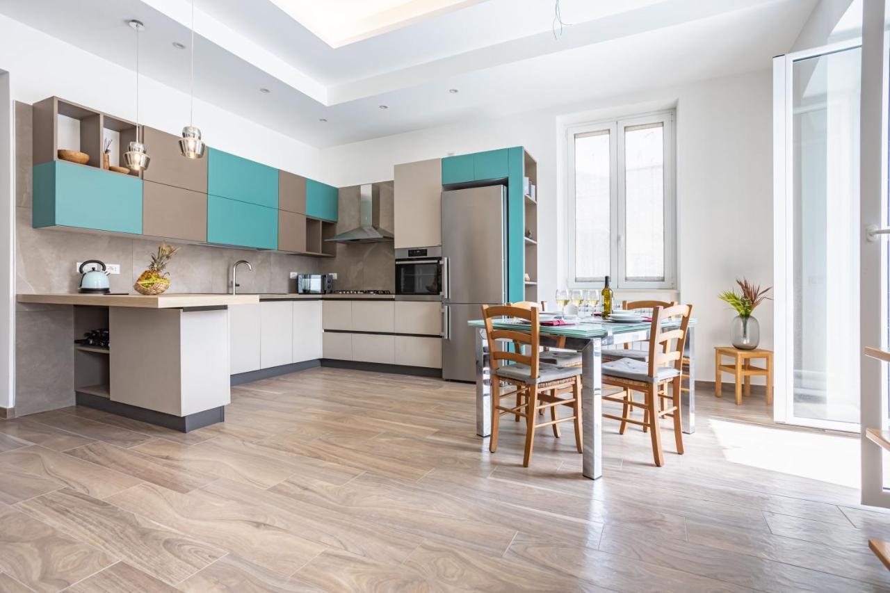 Appartamento Hostly - Tarsia 50-Beautiful Terrace On Napoli Esterno foto