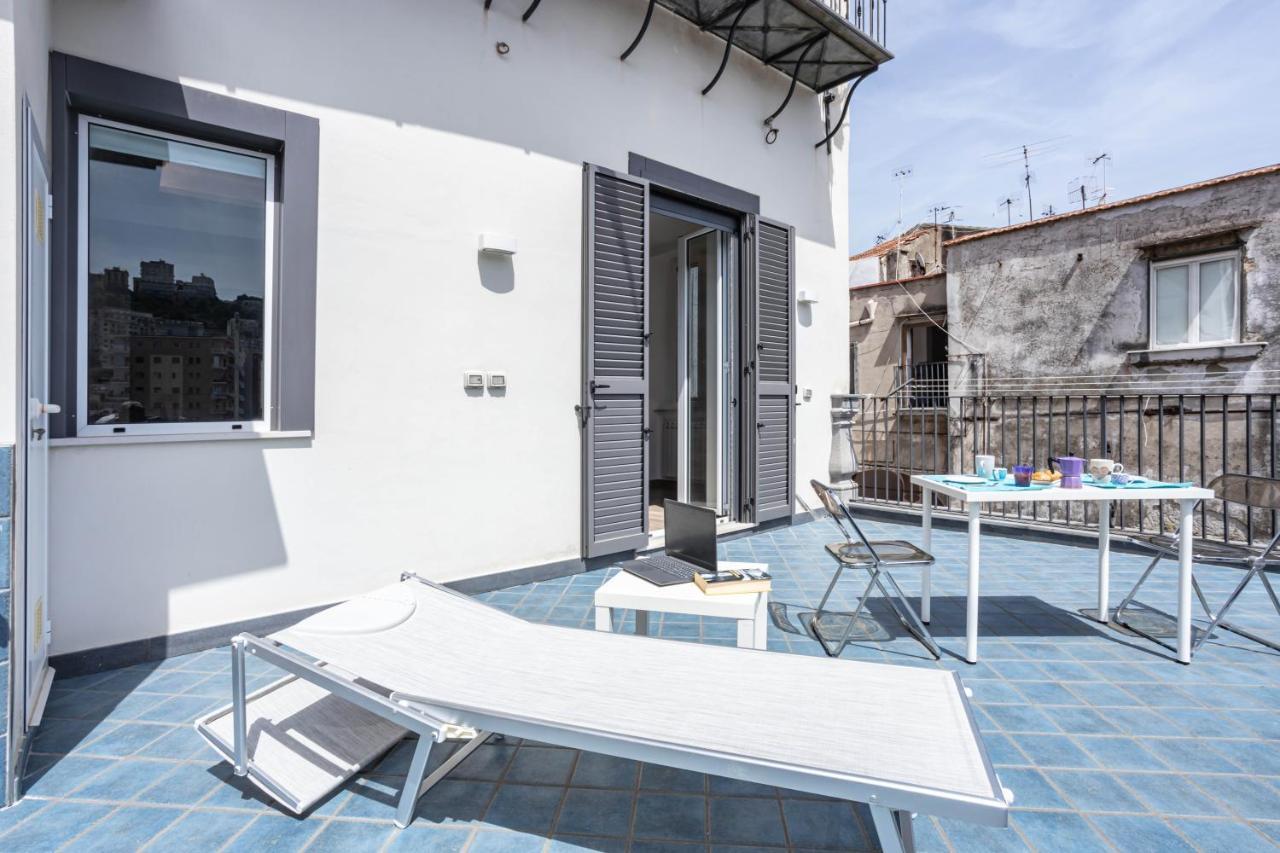 Appartamento Hostly - Tarsia 50-Beautiful Terrace On Napoli Esterno foto